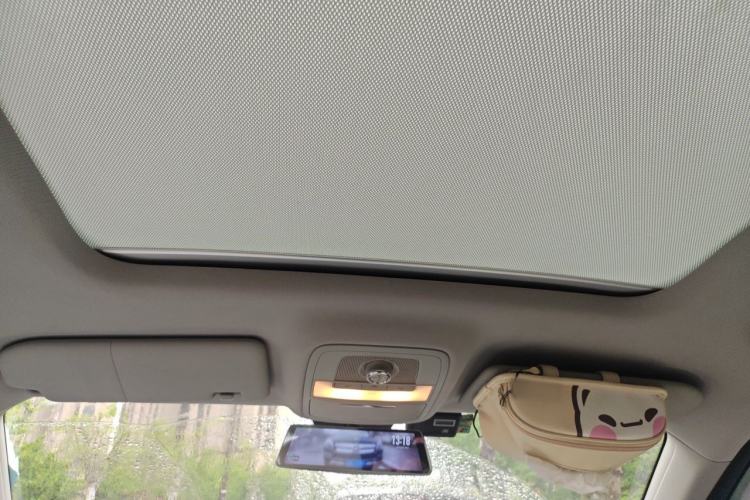 Used Roewe RX5 2016 30T Two-Wheel Drive Automatic Internet Smart Edition Headliner