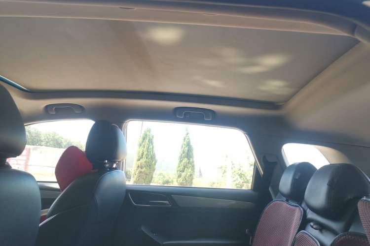 Used Roewe RX5 2016 20T Two-Wheel Drive Automatic Internet Smart Edition Headliner