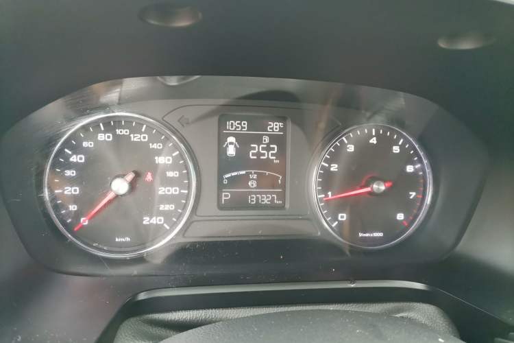 Used Roewe RX5 2016 20T Two-Wheel Drive Automatic Internet Smart Edition Instrument Cluster