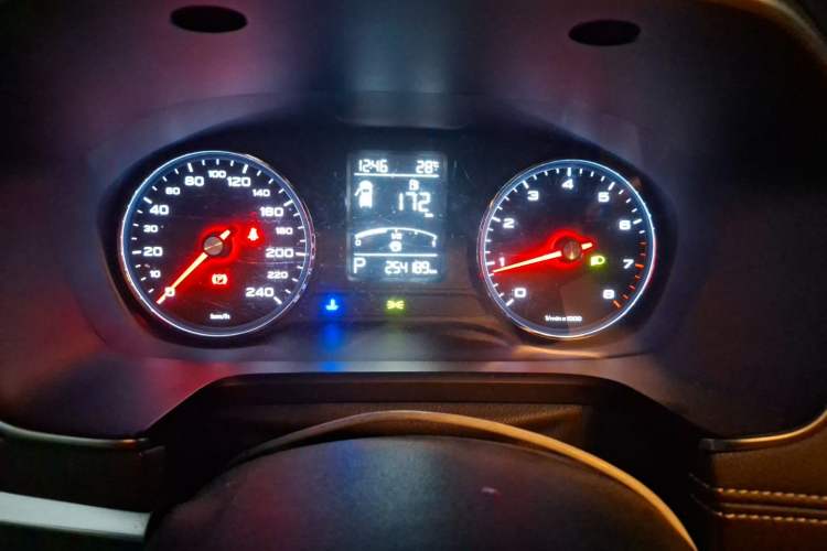 Used Roewe RX5 2016 20T Two-Wheel Drive Automatic Internet Smart Edition Instrument Cluster
