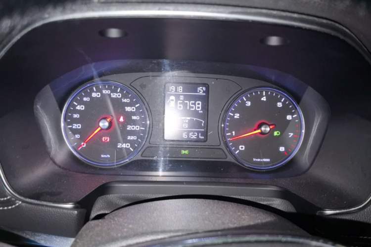 Used Roewe RX5 2016 20T Two-Wheel Drive Automatic Internet Smart Edition Instrument Cluster