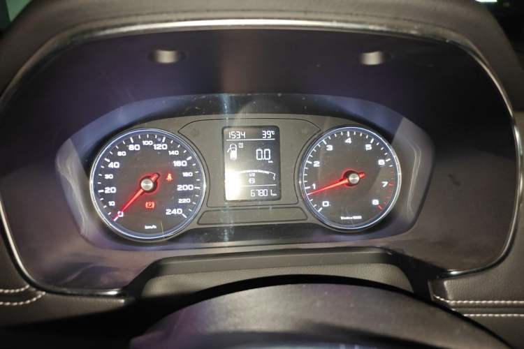 Used Roewe RX5 2016 20T Two-Wheel Drive Manual Transmission Internet Smart Edition Instrument Cluster