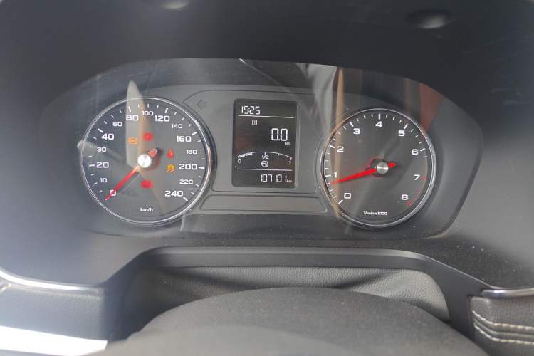 Used Roewe RX5 2016 20T Two-Wheel Drive Manual Flagship Edition Instrument Cluster