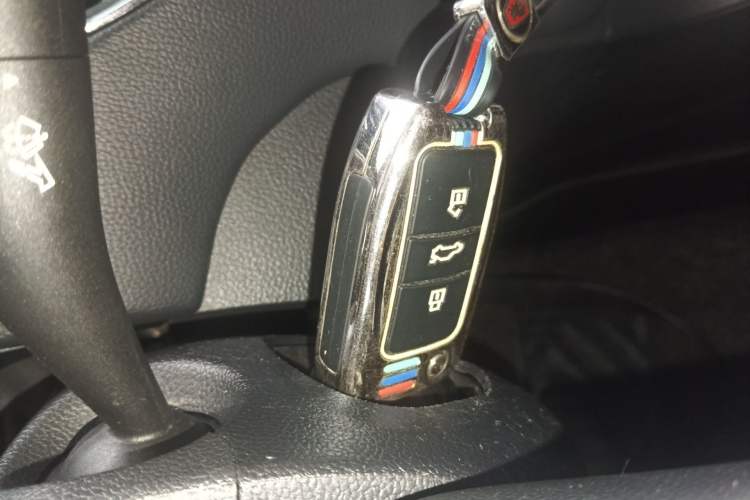 Used Roewe RX5 2016 20T Two-Wheel Drive Manual Flagship Edition Interior 1