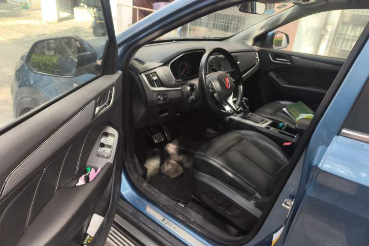 Used Roewe RX5 2016 20T Two-Wheel Drive Automatic Internet Smart Edition Interior 3