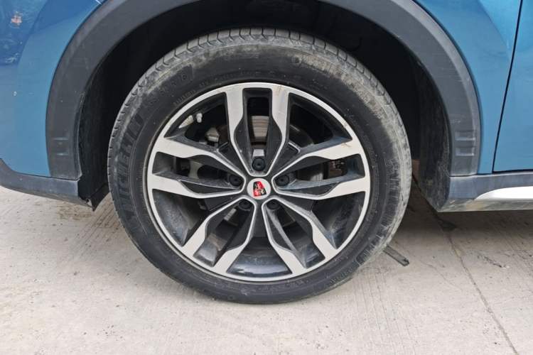 Used Roewe RX5 2016 30T Four-Wheel Drive Automatic Internet Smart Luxury Edition Left Front Wheel Hub