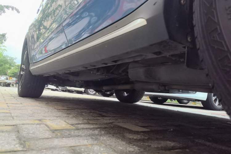 Used Roewe RX5 2016 20T Two-Wheel Drive Automatic Internet Smart Edition Left Side Sill