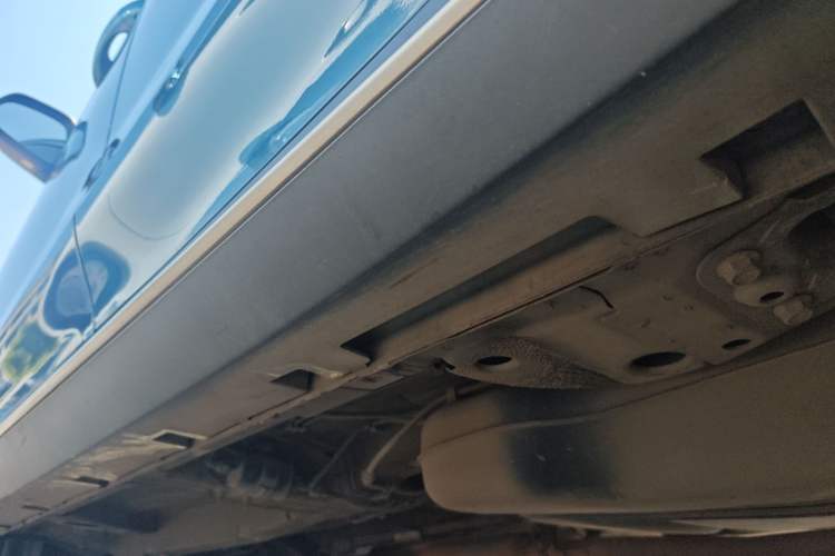 Used Roewe RX5 2016 20T Two-Wheel Drive Automatic Internet Smart Edition Left Side Sill