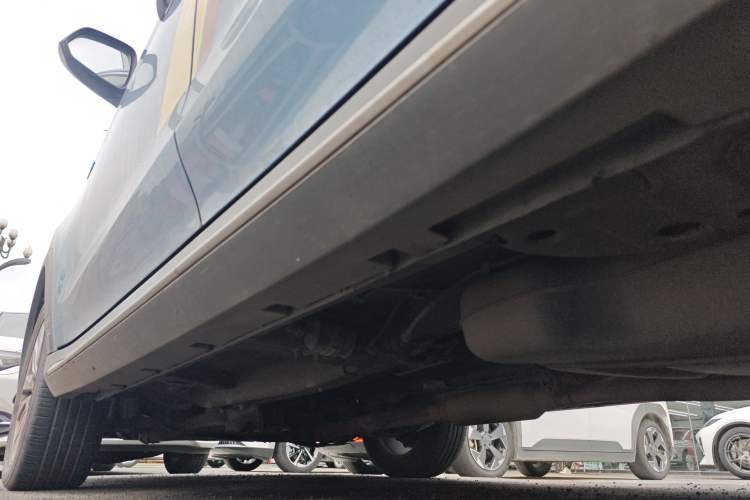 Used Roewe RX5 2016 20T Two-Wheel Drive Automatic Flagship Edition Left Side Sill