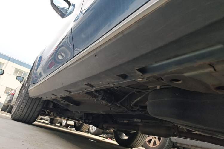 Used Roewe RX5 2016 20T Two-Wheel Drive Automatic Internet Smart Edition Left Side Sill