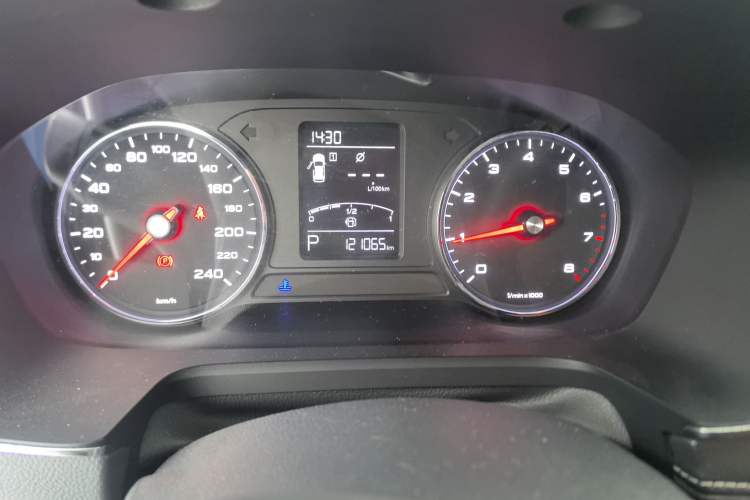 Used Roewe RX5 2016 20T Two-Wheel Drive Automatic Flagship Edition Odometer Close Up