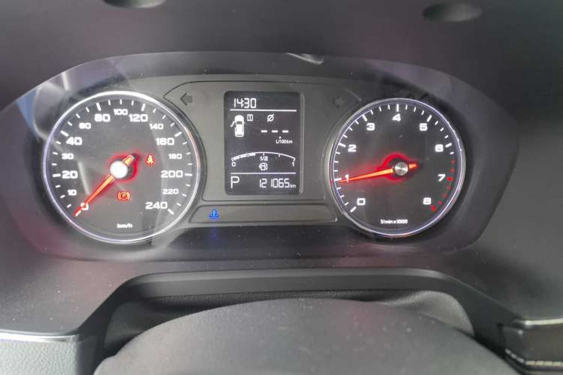 Used Roewe RX5 2016 20T Two-Wheel Drive Automatic Flagship Edition Odometer Close Up
