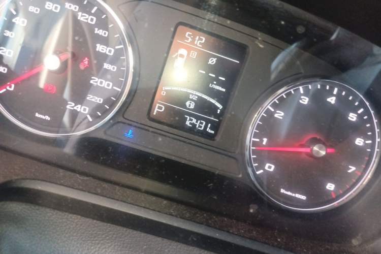 Used Roewe RX5 2016 20T Two-Wheel Drive Automatic Flagship Edition Odometer Close Up
