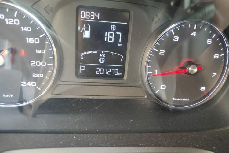 Used Roewe RX5 2016 20T Two-Wheel Drive Automatic Flagship Edition Odometer Close Up