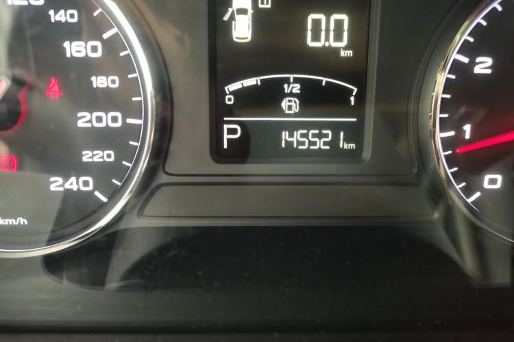 Used Roewe RX5 2016 20T Two-Wheel Drive Automatic Internet Smart Edition Odometer Close Up