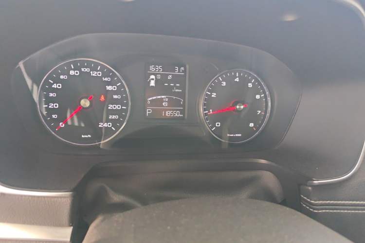 Used Roewe RX5 2016 20T Two-Wheel Drive Automatic Flagship Edition Odometer Close Up