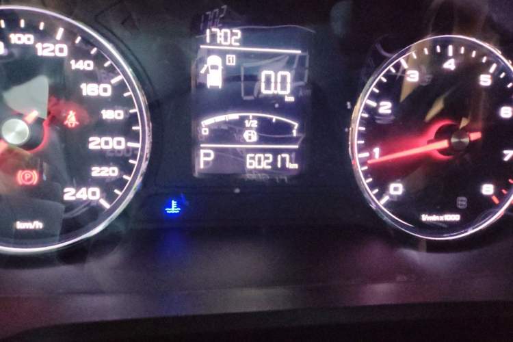 Used Roewe RX5 2016 20T Two-Wheel Drive Automatic Flagship Edition Odometer Close Up