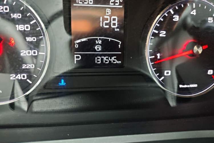 Used Roewe RX5 2016 20T Two-Wheel Drive Automatic Internet Smart Edition Odometer Close Up