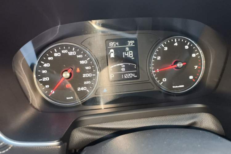 Used Roewe RX5 2016 20T Two-Wheel Drive Automatic Internet Smart Edition Odometer Close Up