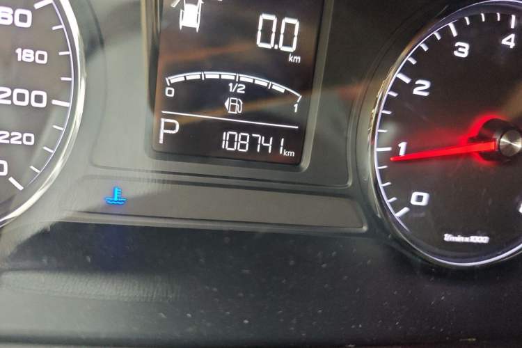 Used Roewe RX5 2016 20T Two-Wheel Drive Automatic Internet Smart Edition Odometer Close Up