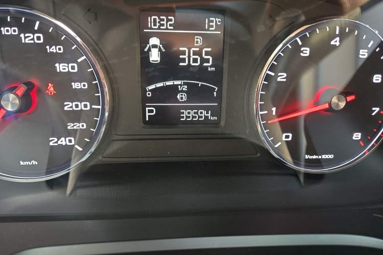 Used Roewe RX5 2016 20T Two-Wheel Drive Automatic Internet Smart Edition Odometer Close Up