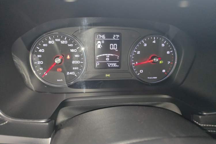Used Roewe RX5 2016 20T Two-Wheel Drive Automatic Internet Smart Edition Odometer Close Up