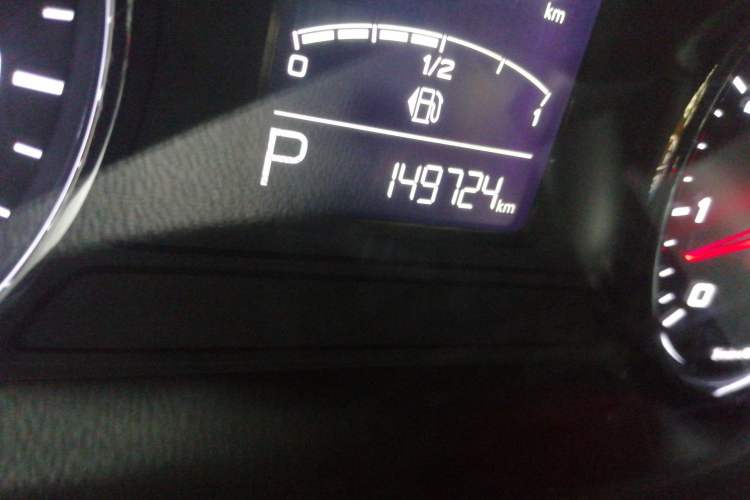 Used Roewe RX5 2016 20T Two-Wheel Drive Automatic Internet Smart Edition Odometer Close Up