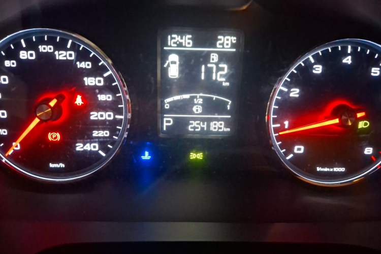 Used Roewe RX5 2016 20T Two-Wheel Drive Automatic Internet Smart Edition Odometer Close Up