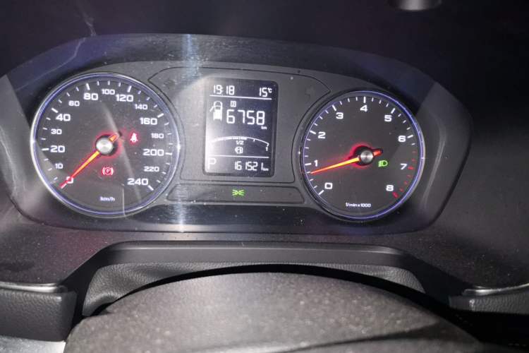 Used Roewe RX5 2016 20T Two-Wheel Drive Automatic Internet Smart Edition Odometer Close Up
