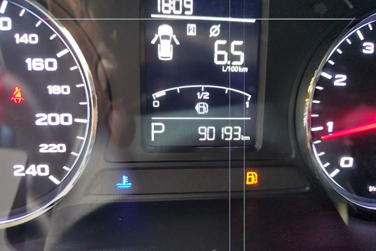 Used Roewe RX5 2016 20T Two-Wheel Drive Automatic Flagship Edition Odometer Close Up