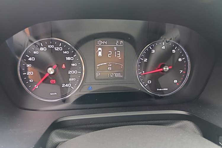 Used Roewe RX5 2016 20T Two-Wheel Drive Automatic Internet Smart Edition Odometer Close Up