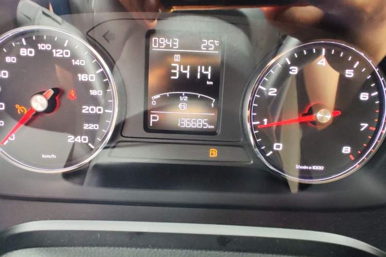 Used Roewe RX5 2016 20T Two-Wheel Drive Automatic Internet Smart Edition Odometer Close Up
