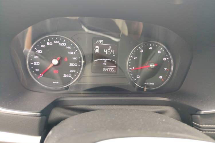 Used Roewe RX5 2016 20T Two-Wheel Drive Manual Flagship Edition Odometer Close Up