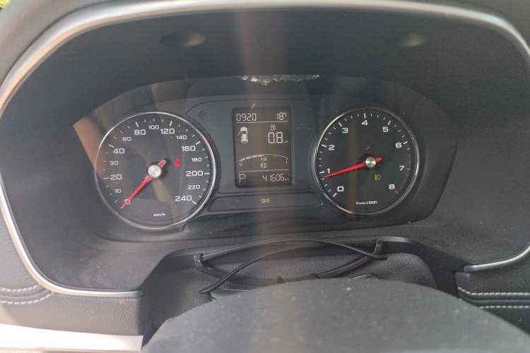 Used Roewe RX5 2016 20T Two-Wheel Drive Automatic Internet Smart Edition Odometer Close Up