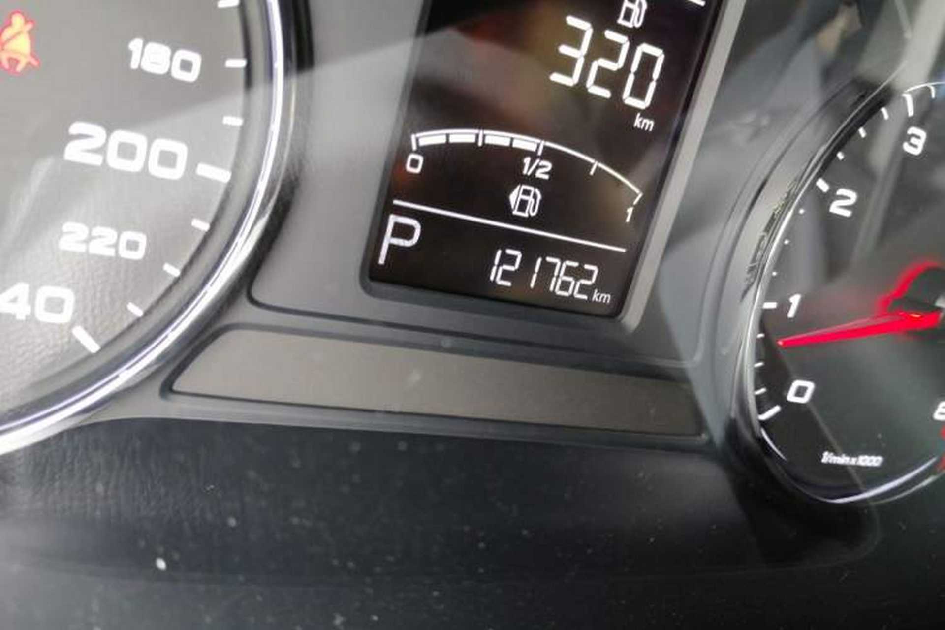 Used Roewe RX5 2016 20T Two-Wheel Drive Automatic Internet Smart Edition Odometer Close Up