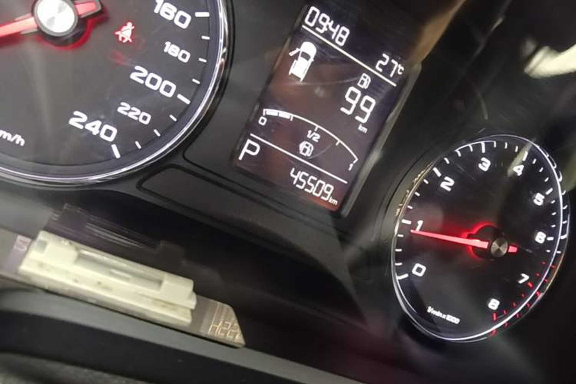 Used Roewe RX5 2016 20T Two-Wheel Drive Automatic Internet Smart Edition Odometer Close Up