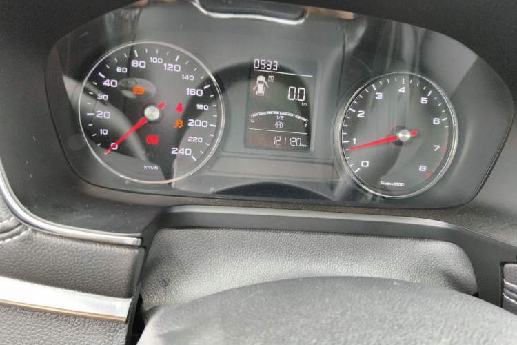 Used Roewe RX5 2016 20T Two-Wheel Drive Manual Flagship Edition Odometer Close Up