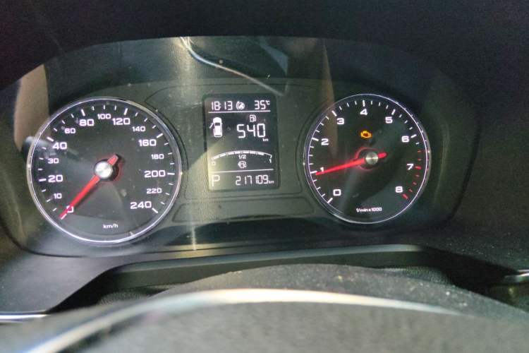 Used Roewe RX5 2016 20T Two-Wheel Drive Automatic Internet Smart Edition Odometer Close Up