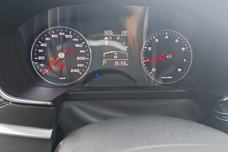 Used Roewe RX5 2016 20T Two-Wheel Drive Automatic Internet Smart Edition Odometer Close Up