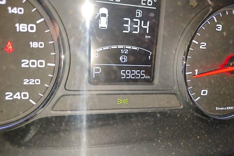 Used Roewe RX5 2016 20T Two-Wheel Drive Automatic Internet Smart Edition Odometer Close Up