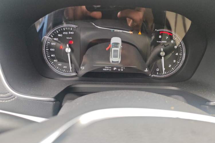 Used Roewe RX5 2016 30T Two-Wheel Drive Automatic Internet Smart Edition Odometer Close Up