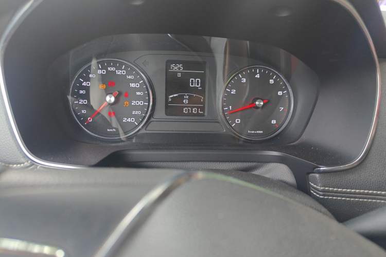 Used Roewe RX5 2016 20T Two-Wheel Drive Manual Flagship Edition Odometer Close Up