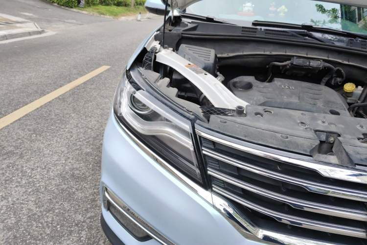 Used Roewe RX5 2016 20T Two-Wheel Drive Automatic Internet Smart Edition Right Front Headlight