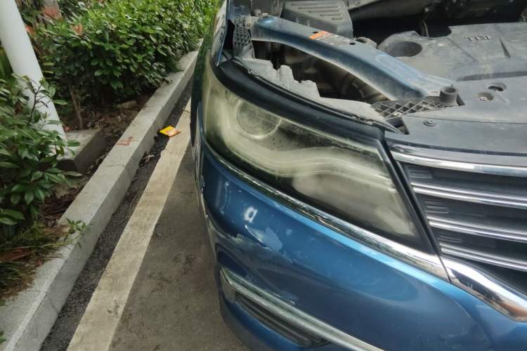 Used Roewe RX5 2016 20T Two-Wheel Drive Manual Flagship Edition Right Front Headlight