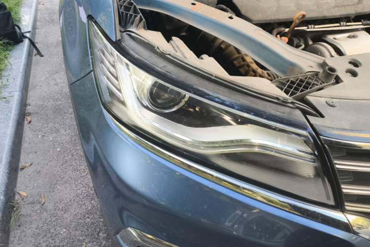 Used Roewe RX5 2016 30T Two-Wheel Drive Automatic Internet Smart Edition Right Front Headlight