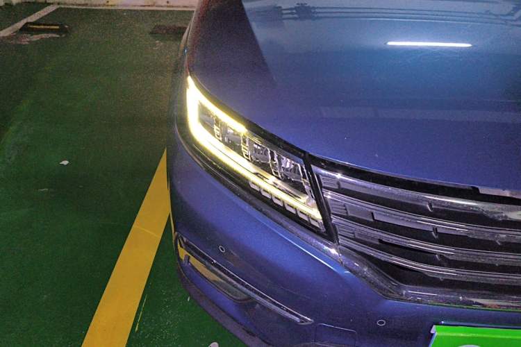 Used Roewe RX5 2016 30T Four-Wheel Drive Automatic Internet Smart Luxury Edition Right Front Headlight