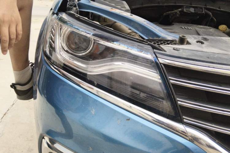 Used Roewe RX5 2016 20T Two-Wheel Drive Automatic Internet Smart Edition Right Front Headlight