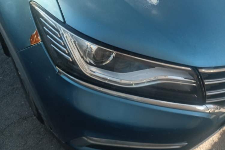 Used Roewe RX5 2016 20T Two-Wheel Drive Automatic Flagship Edition Right Front Headlight
