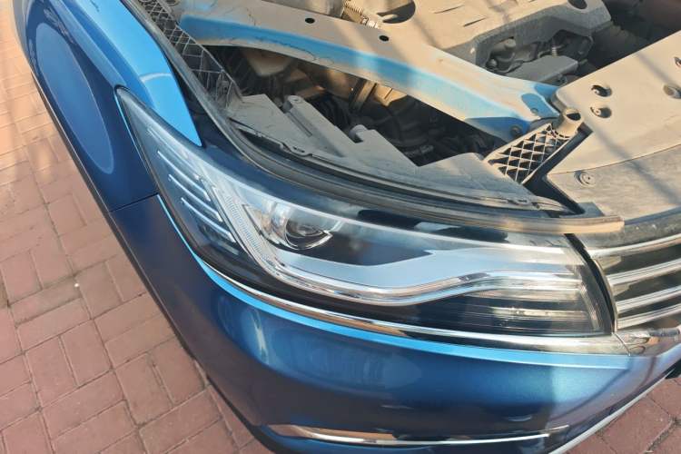 Used Roewe RX5 2016 20T Two-Wheel Drive Automatic Internet Smart Edition Right Front Headlight