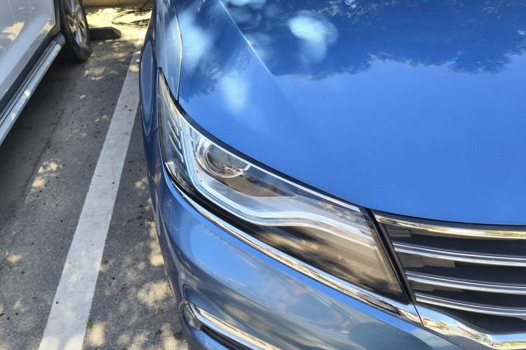 Used Roewe RX5 2016 20T Two-Wheel Drive Automatic Flagship Edition Right Front Headlight